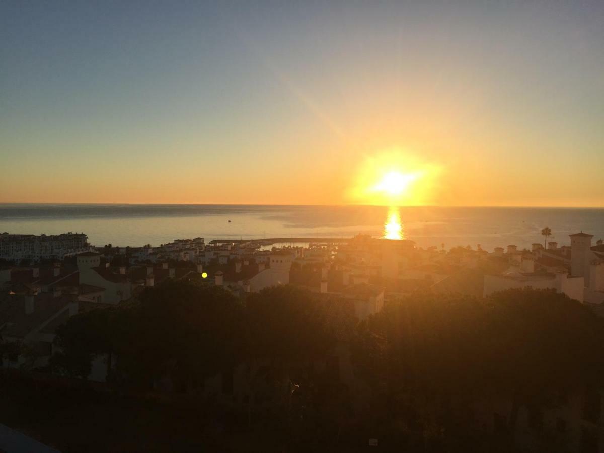Duquesa And Golf With A Spectacular Sea View Appartement *
